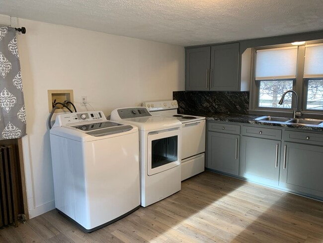 Building Photo - HEAT IS NOW INCLUDED IN THE RENT!Charming 2-Bedroom, 1-Bath Single-Family Home in the Borough of ...