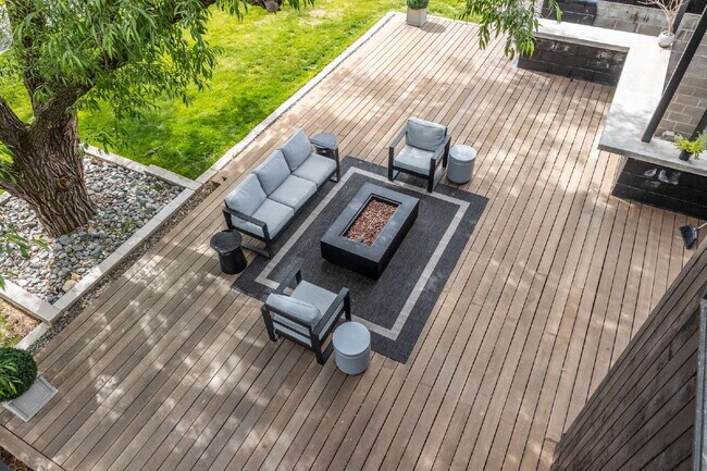 Building Photo - Modern Luxury Rental with Unobstructed Fla...