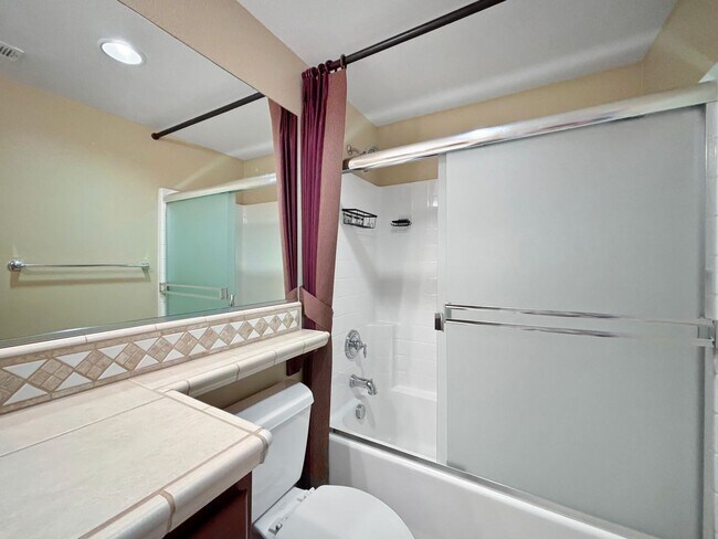 Building Photo - Bright 2BD/2BA Townhouse in Serra Mesa with Balcony, Fireplace & Resort-Style Amenities