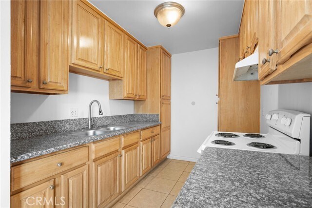 Building Photo - 17463 Vanowen St