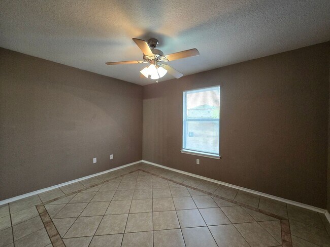 Building Photo - 2710 Alma Dr