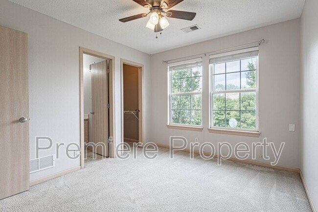 Building Photo - 8119 N Elmwood Ave