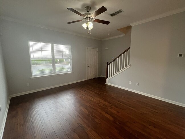 Building Photo - 813 Vigilant Dr