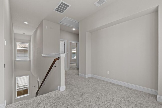 Building Photo - 124 Oakstone Dr