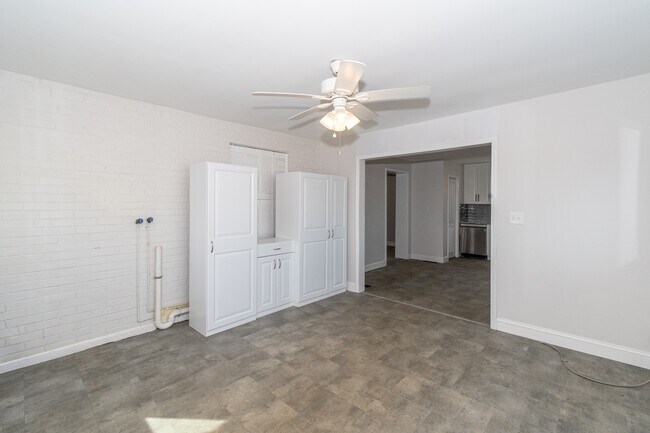 Building Photo - 412 Keeble St