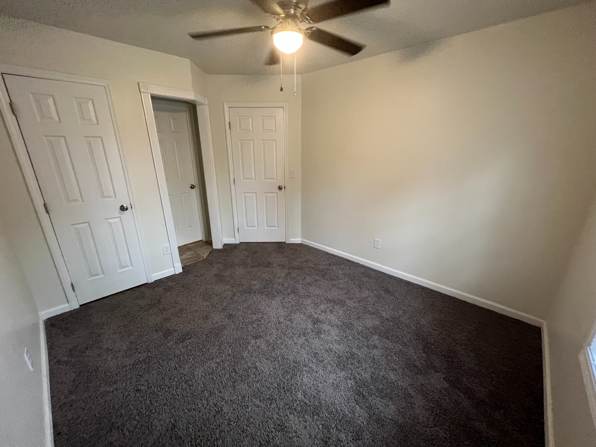 Building Photo - Room in House on Fieldmont Ct