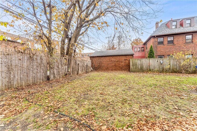 Building Photo - 2911 Ludlow Rd