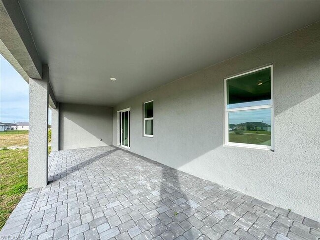 Building Photo - 229 SW 14th Pl