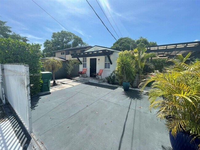 Building Photo - 200-210 NE 110th Street 200-210, Miami, FL...