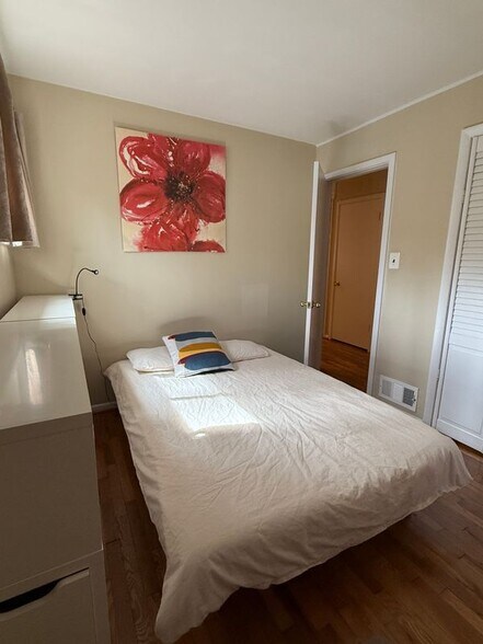 Building Photo - 407 Calvin Ln