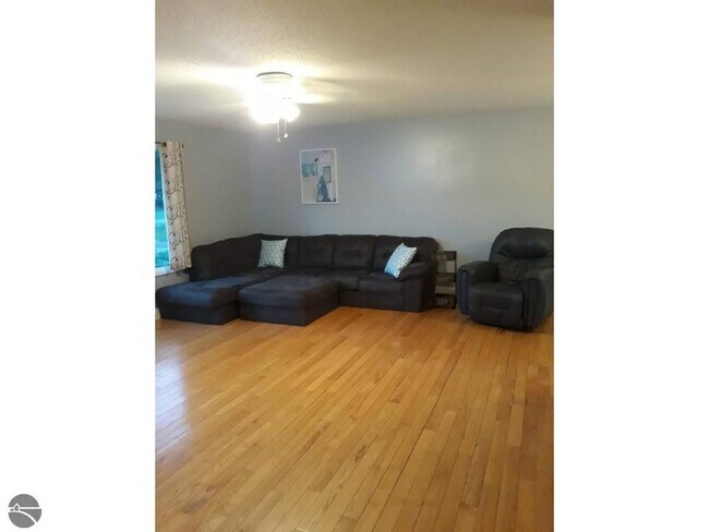 Building Photo - 3134 Horseshoe Dr