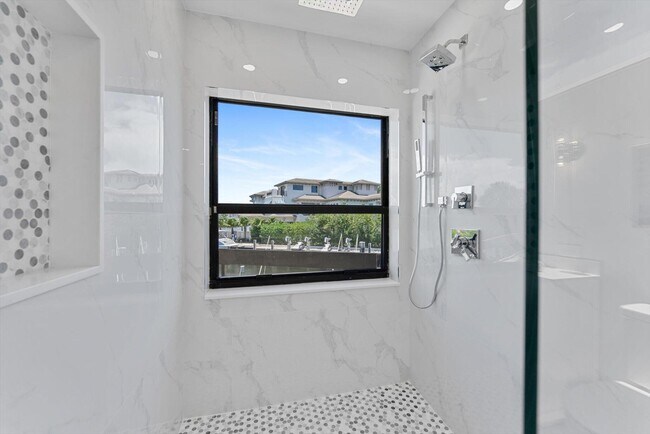 Building Photo - 1013 Bel Air Dr