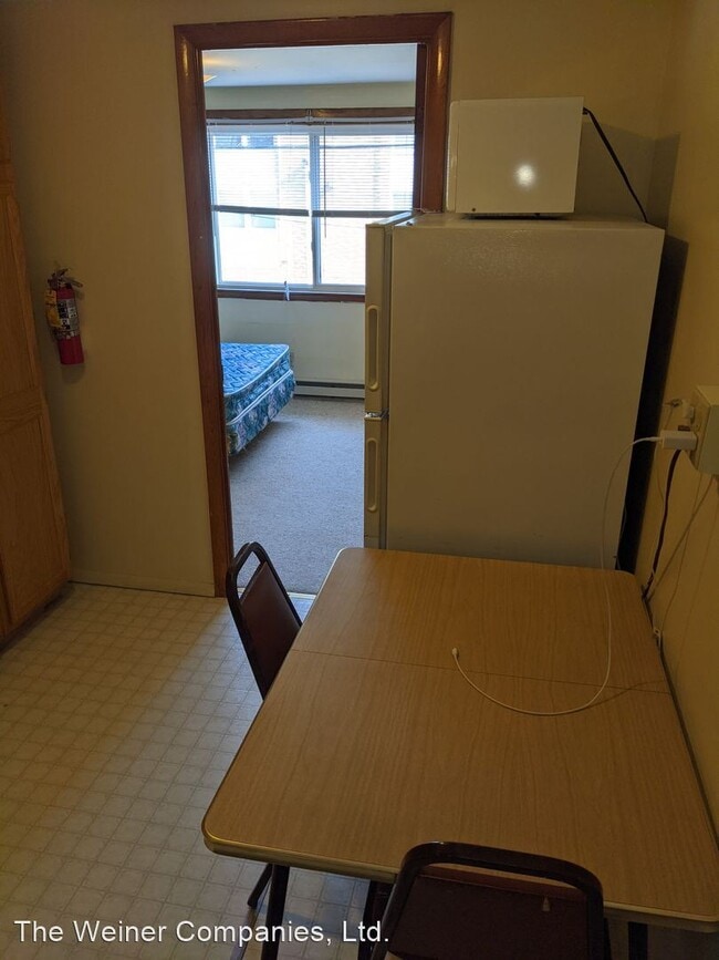 Building Photo - 1 br, 1 bath Apartment - 906 W. Springfiel...
