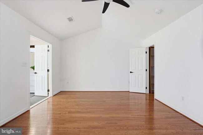 Building Photo - 4550 Fair Valley Dr