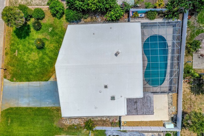 Building Photo - 94 Ivanhoe Dr