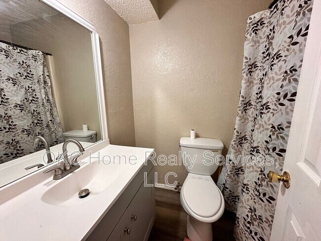 Building Photo - 109 SE 42nd St