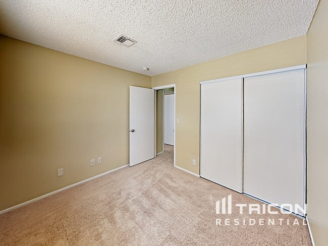 Building Photo - 5958 Chariot Ln