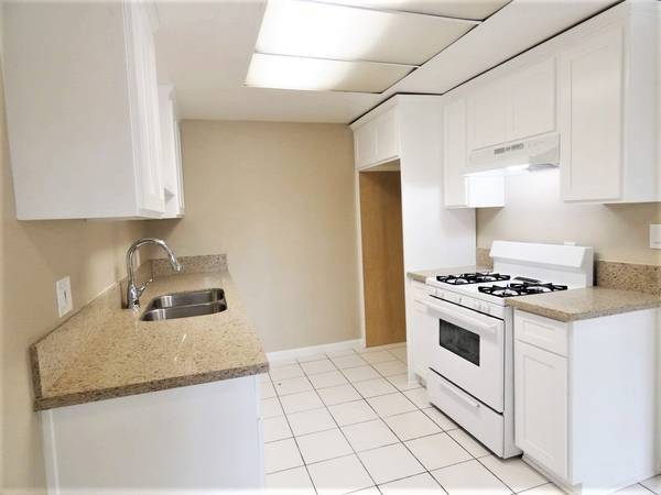 Building Photo - 1907 Lewis Ave