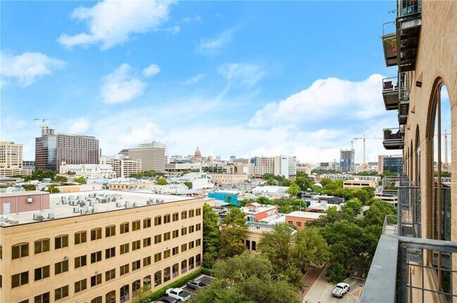 Building Photo - 507 Sabine St