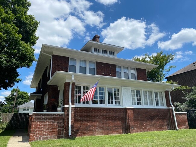 Building Photo - 3827 Central Ave