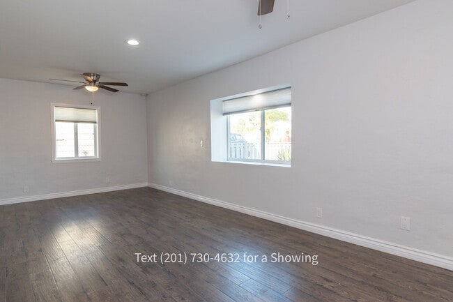 Building Photo - 4 Bedroom, 2 Bath House with Garage