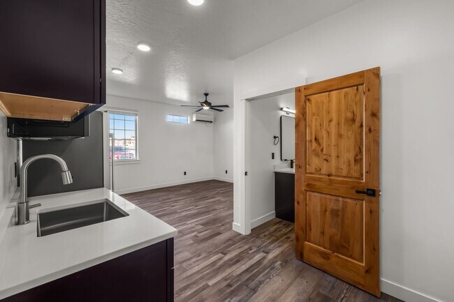 Interior Photo - 336