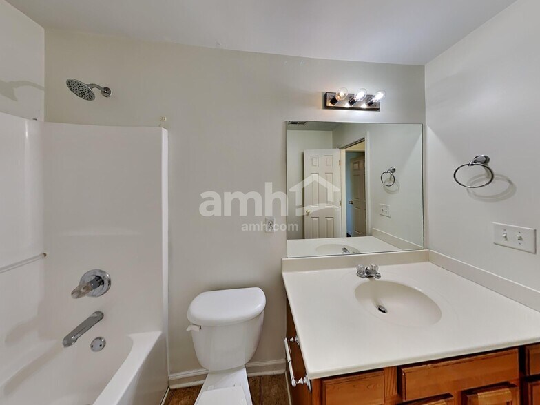 Building Photo - 1042 Vanguard Dr