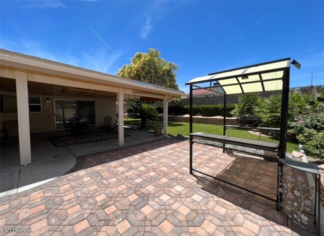 Building Photo - 8640 Cremona Dr