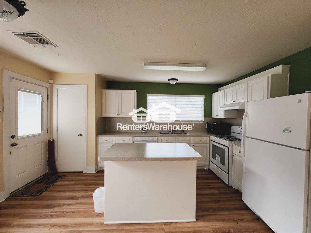 Building Photo - 15859 E Park Ct