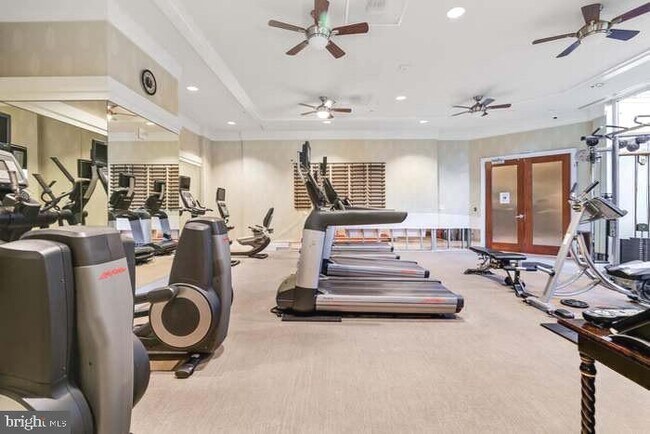 Building Photo - 8220 Crestwood Heights Dr