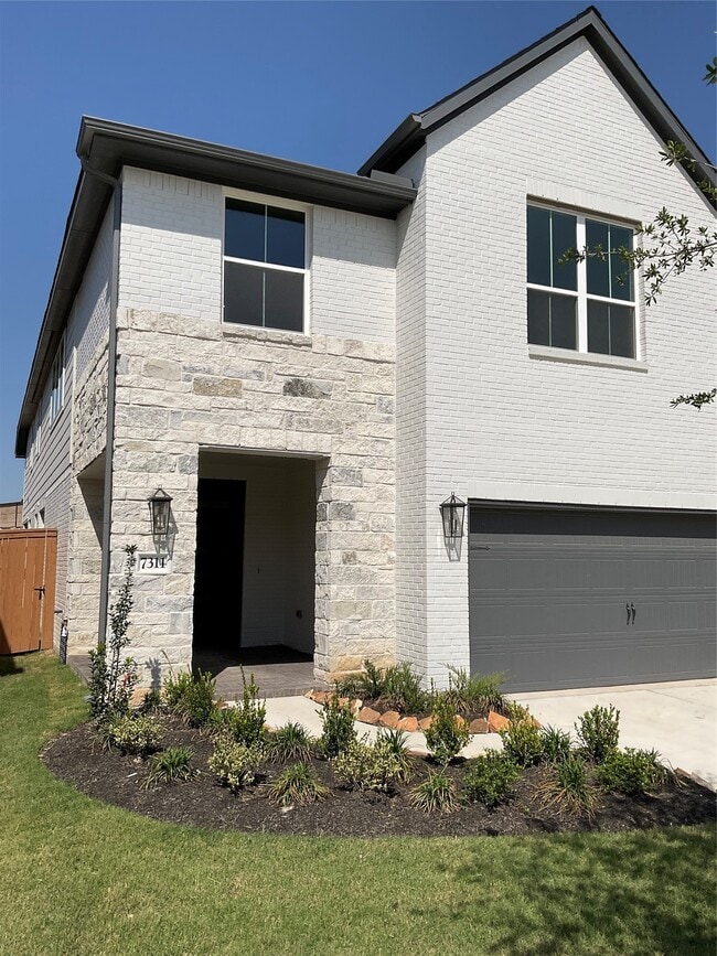 Building Photo - 7311 Blue Gentiana Ln