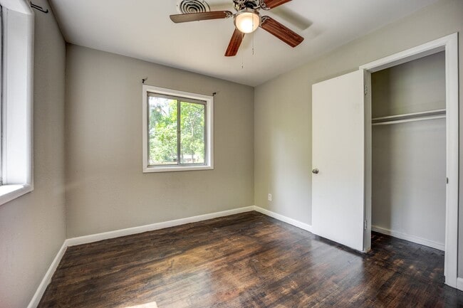 Building Photo - Freshly Updated 3 Bedroom Home