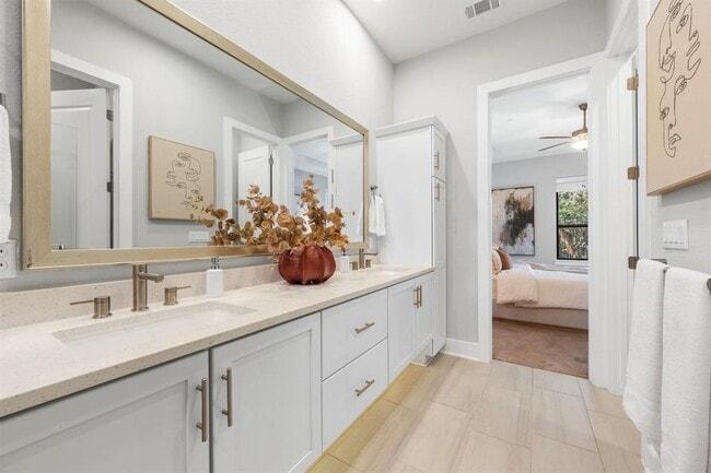 Building Photo - 4323 Spicewood Springs Rd