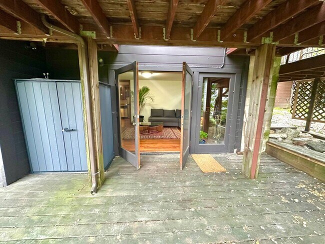 Building Photo - Cozy and Furnished-1 Bedroom, 1 Bath with Mountain Views