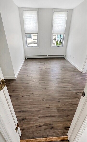 Building Photo - 132 Bayview Ave