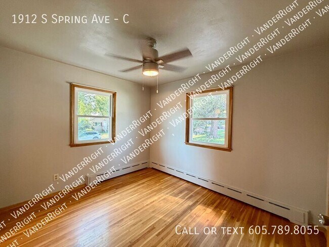 Building Photo - 1912 S Spring Ave