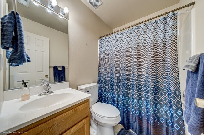 Building Photo - 931 N Goldenrod Ct