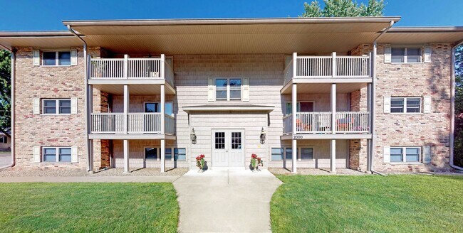 Front Complex View - 2000 S Douglas Ave