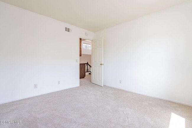 Building Photo - 376 Fresh Meadows Rd