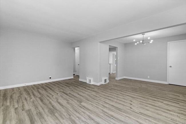 Building Photo - 1122 Roxton Dr