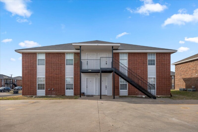 Primary Photo - 5810 Redstone Dr