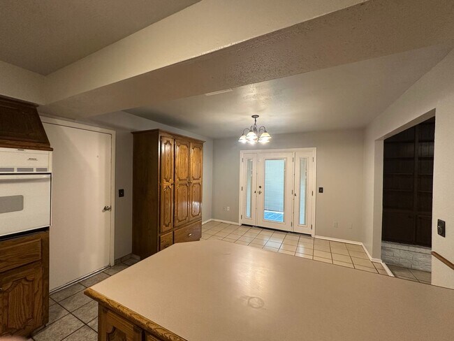 Building Photo - 312 S Avery Dr