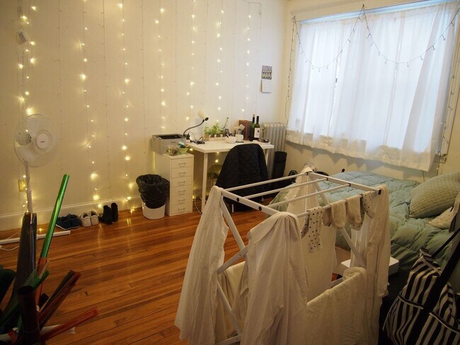 Building Photo - BRIGHTON 4 BED/2 BATH AVAILABLE 9/1 ~ HT/HW INCLUDED, GREEN LINE ACCESS