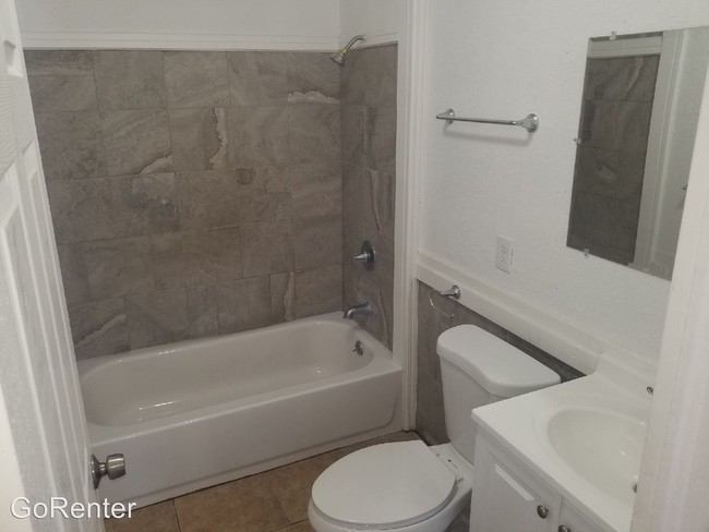 Building Photo - 5 br, 2 bath House - 911 S Drew St