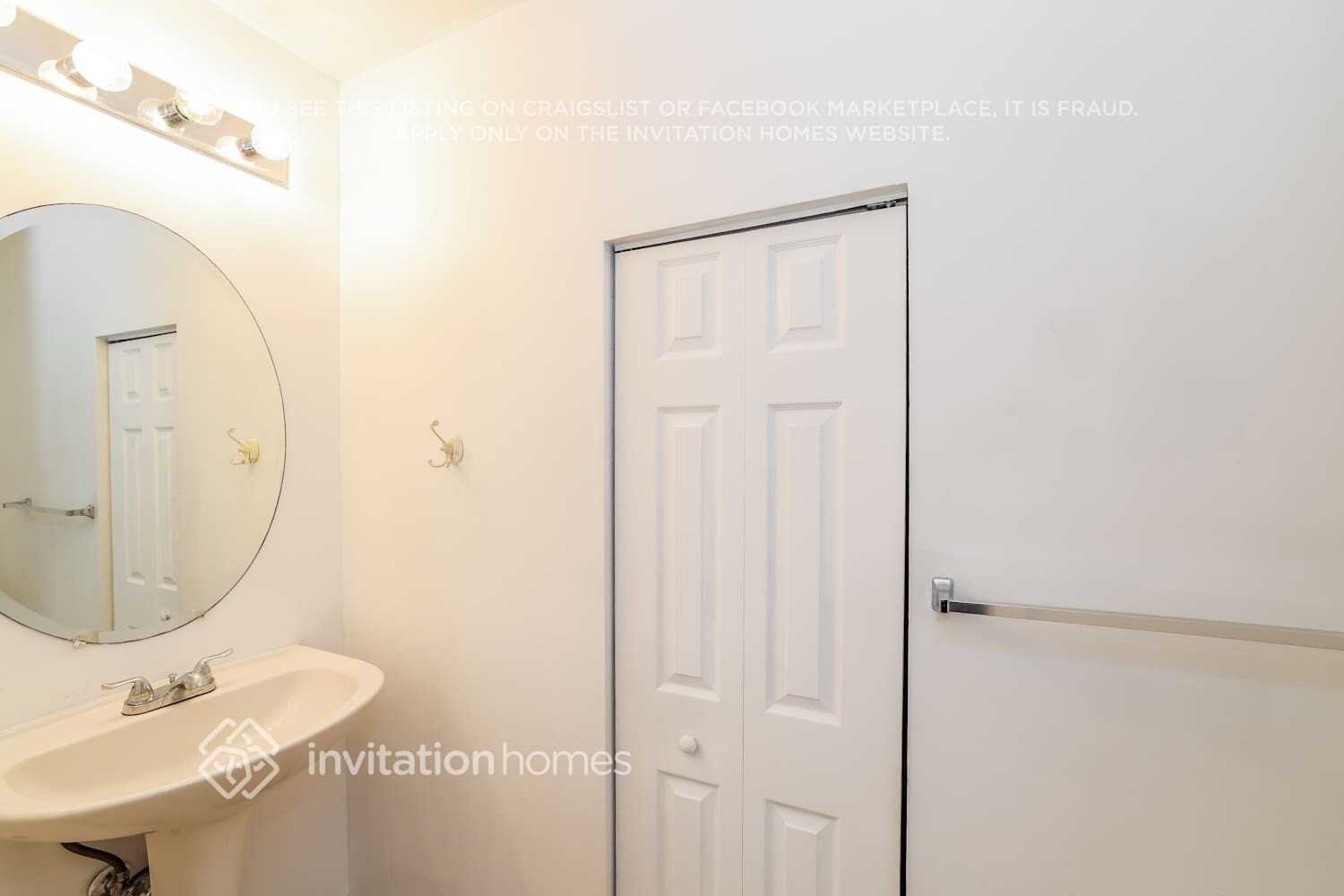 Building Photo - 2819 S Evergreen Cir