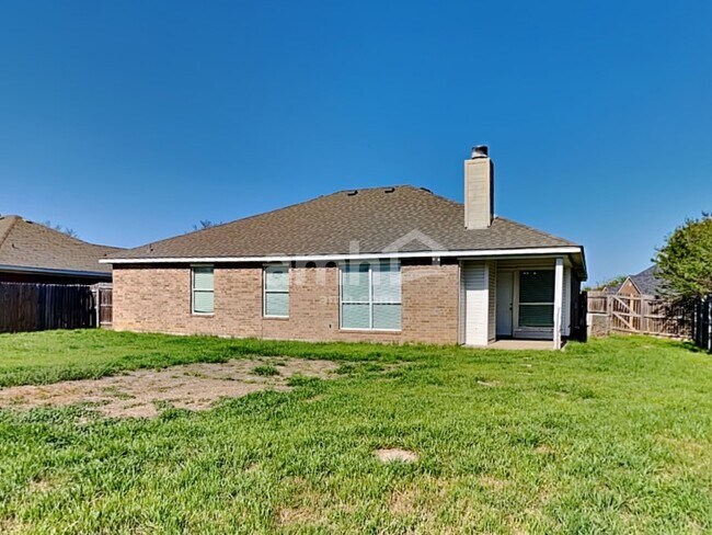 Building Photo - 221 Willow Creek Dr