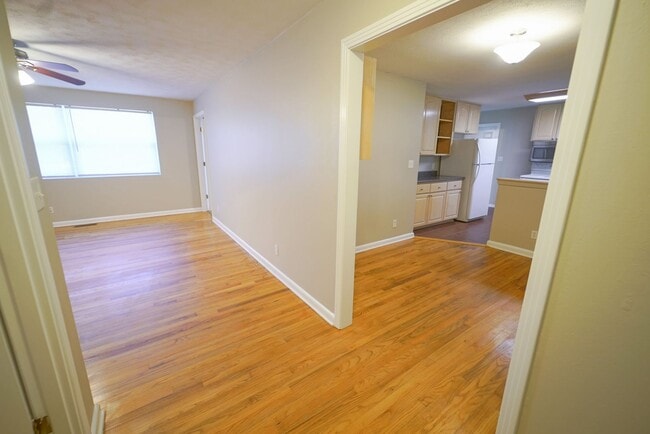 Building Photo - Cozy 3/2 Single Family Home