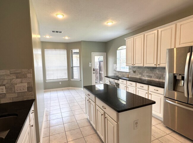 Building Photo - 8739 Saratoga Dr
