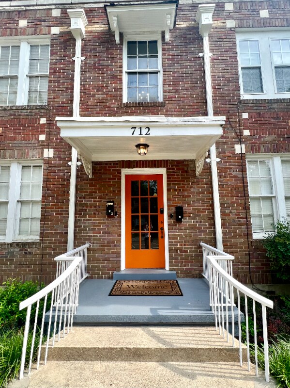 Building Photo - 712 6th Ave N