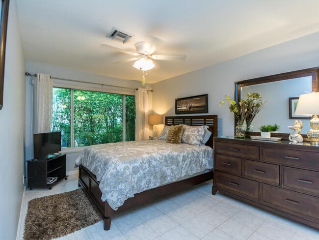 Building Photo - 4930 NE 27th Ave